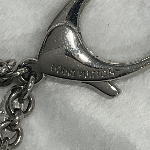 Louis Vuitton Fleur d'Epi bag charm in red with silver-tone hardware - Picture 9 of 9